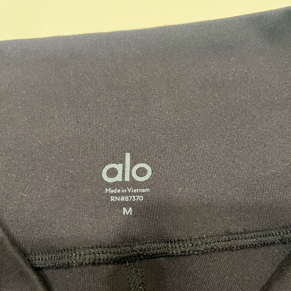 ALO Yoga Black Leggings with Mesh Detail - Picture 3 of 3